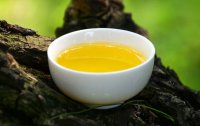 茶油怎么涂抹頭發(fā)如何正確使用茶油洗頭？